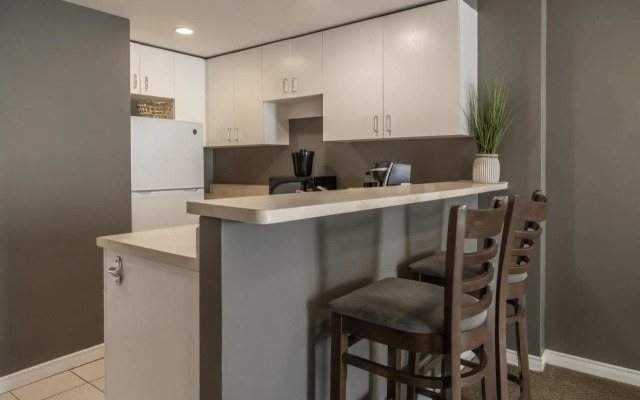 Hotel Faubourg Montreal - ex Holiday Inn Express Hotel & Suites Centr