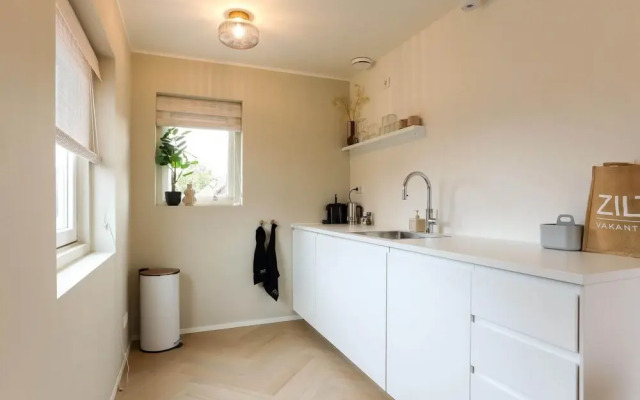 Holiday Home in Vrouwenpolder With Garden