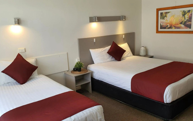 Cobb Inlander Motel – Guest Rooms – Hay