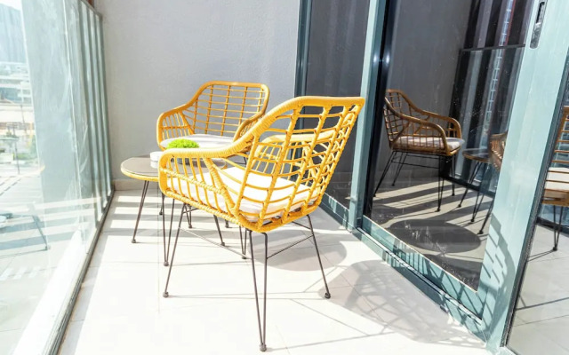 Bloomfields STU View Azizi Riviera