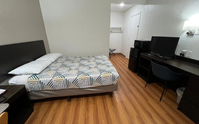 Motel 6 Longview, TX