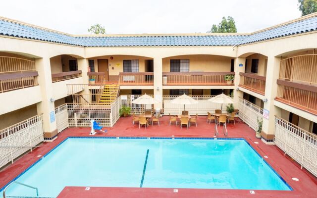 Days Inn And Suites Artesia