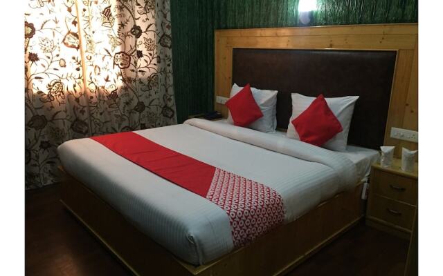 OYO 27855 Hotel Holiday Villa