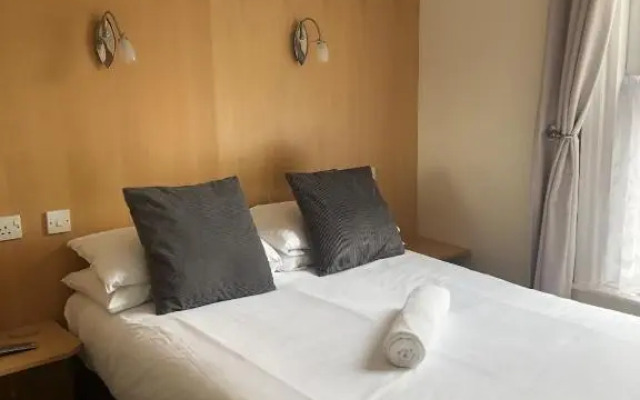 Spindrift Guest House - Adults Only