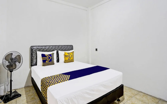 SPOT ON 92452 Griya Sandi Residence Family NearPantai Boom