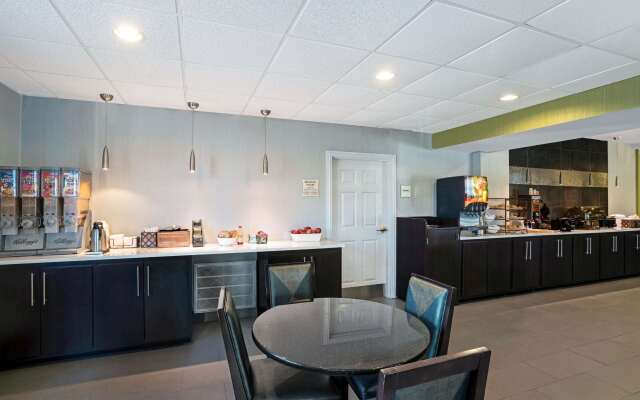 La Quinta Inn & Suites by Wyndham Lebanon