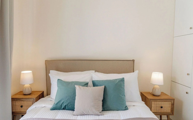 Phaedrus Living: Seaside Thalassa Cretan 201