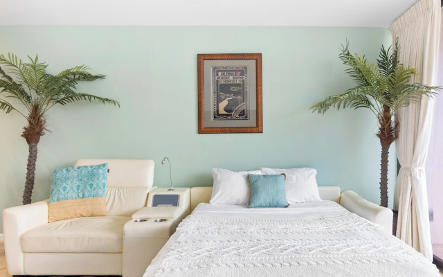 Waikiki Banyan 1BR Condos with No Parking