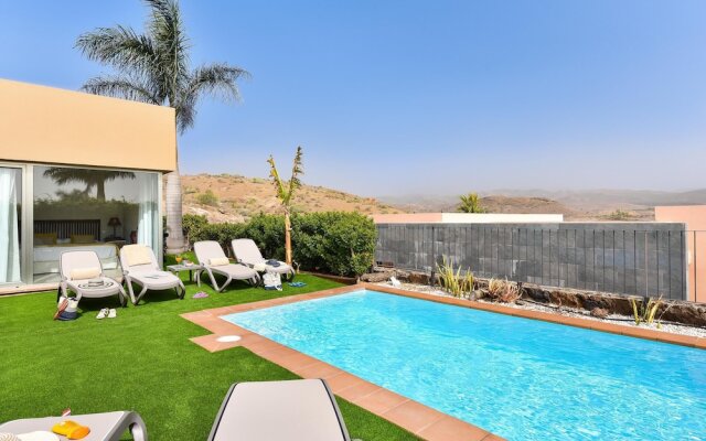 Par 4 Villa 9 With Pool in Salobre