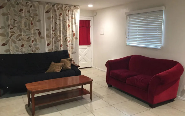 Lovely 1-Bedroom Home with Pool