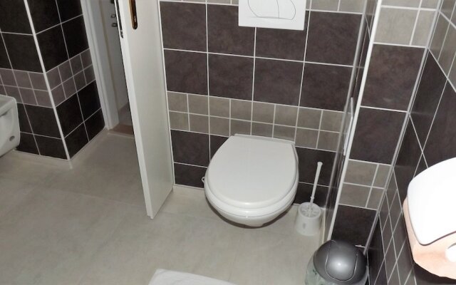 Apartment 5 Double Bed & Bidet Sleeps 2 Guests