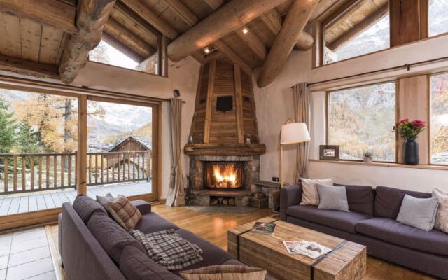 Chalet Elephant Blanc