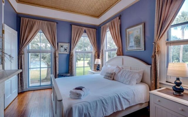 Forsyth Park 2 Bedroom Beauty