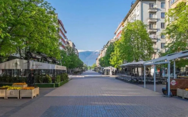 Top Center Apartment 2