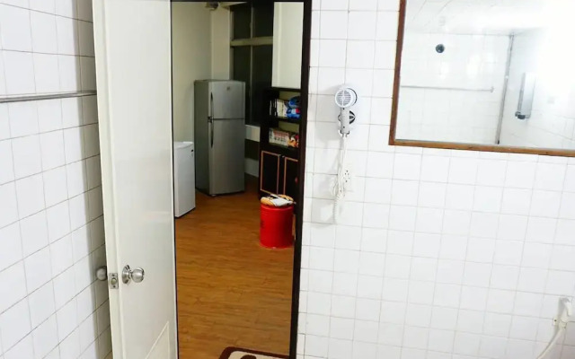 Qingju Hostel