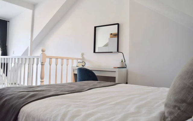 Stylish 2 Bedroom in Alexandria With Outdoor Patio