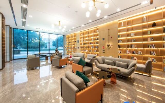 Atour Hotel (Shenzhen International Convention and Exhibition Center, Fengtang Avenue)