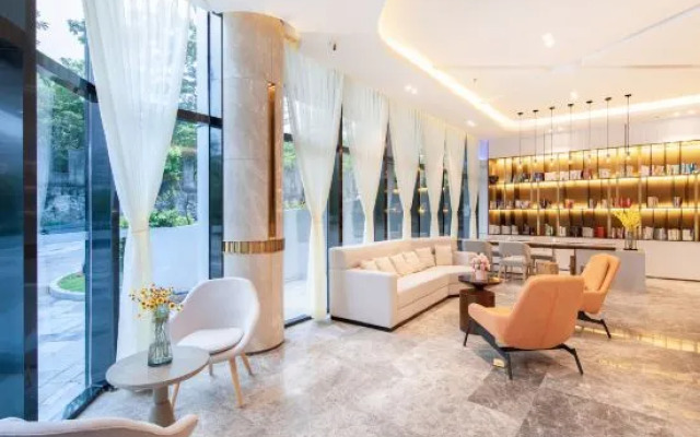 Atour Hotel (Shenzhen Guangming New Town Phoenix City Metro Station)