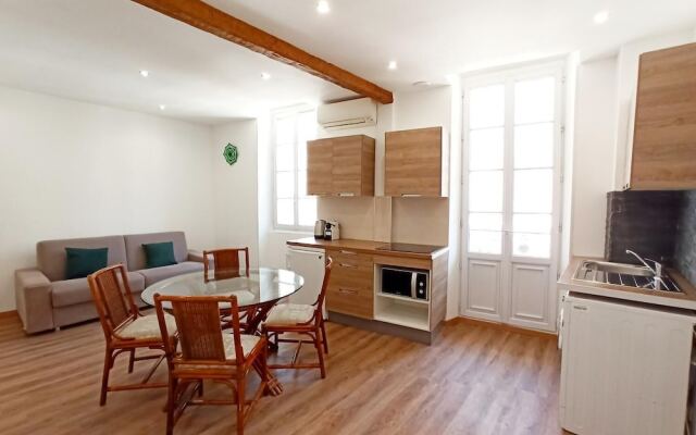 Central 1 Bedroom with Balcony