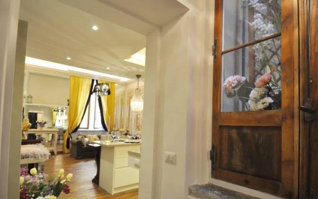 Luxury Navona Apartments by Flatinrome