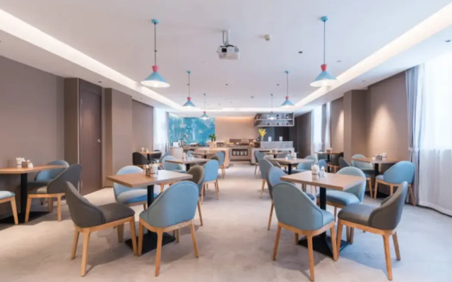 Home Inn (Chongqing Wanzhou Dianbao Road Wanda Plaza)