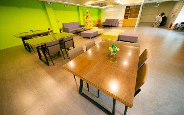 Travelers Plus - Hostel