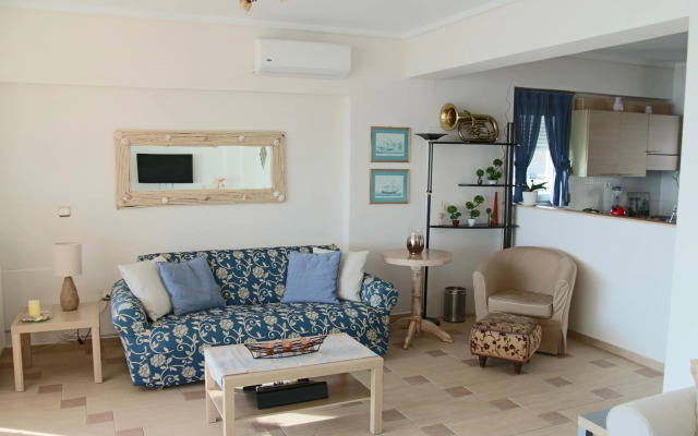 Apartment with marina view