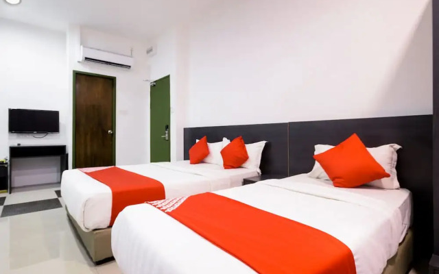 OYO 818 Hotel 11