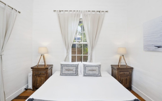 Skye Lodge Byron Bay - Walk to town in 5 minutes! – Guest Rooms – Byron Bay