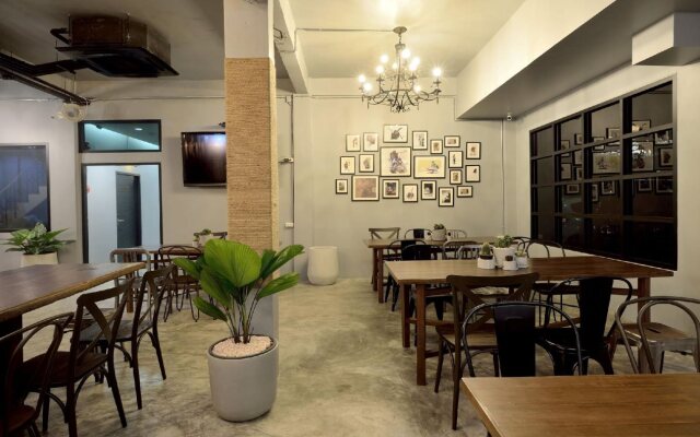 Castle Black Bangkok - Hostel
