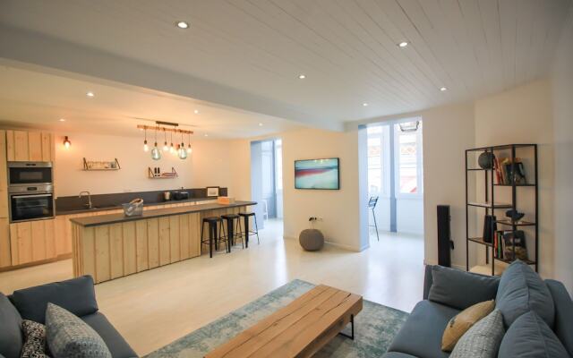 Maison bleue du bassin