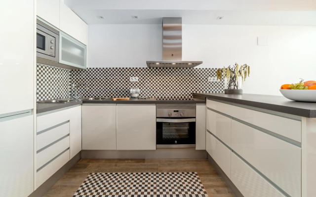 CENTER-Luxurious 1BR, 1BA-Terrace, WI-FI, A/C