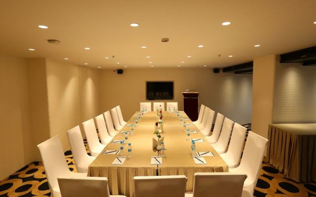 Capital O 18902 The Ornate