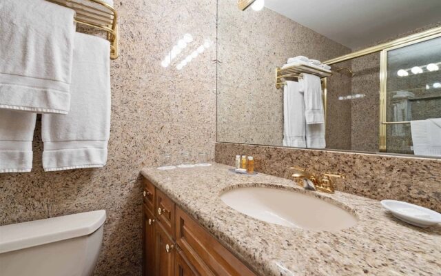 Cozy 2 Bedroom Slopeside Mountain Residence in Vail Village Just Steps From Gondola 1