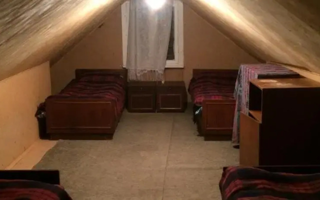 Gia's Hut Hostel