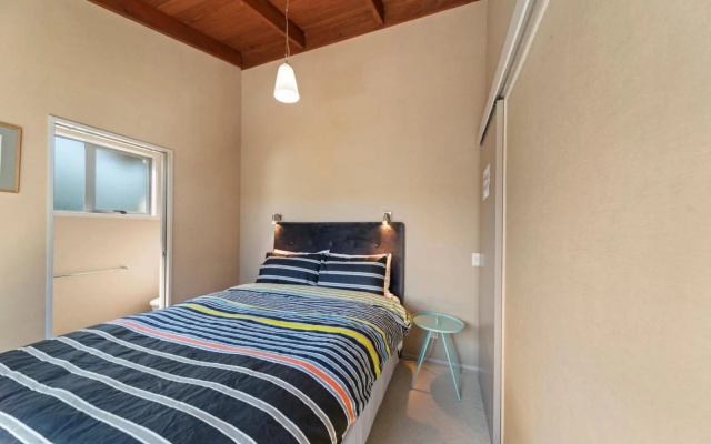 Lakeside Vistas Magic - Rainbow Point Holiday Home on the Waterfront – Guest Rooms – Taupo