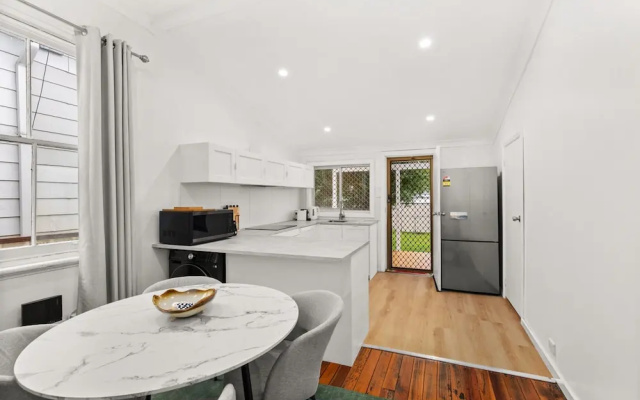 Relaxing Retreat With Spacious Outdoor Area – Guest Rooms – Newcastle