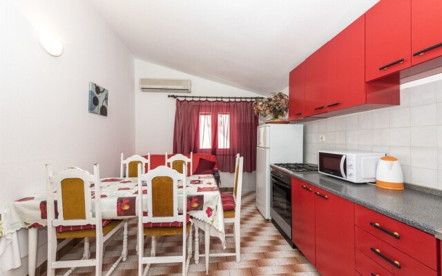 Apartments and Rooms Dragica