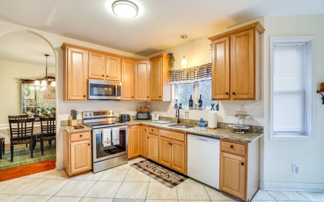 Pet-friendly Tobyhanna Escape Near Hiking & Skiing