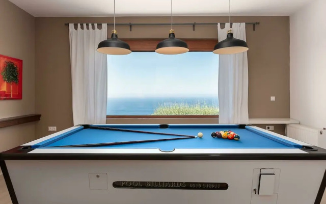 Luxury Villa With Heated Pool 700m to the Beach