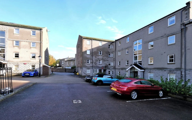 Orange Apartments - Belgrave Mansions