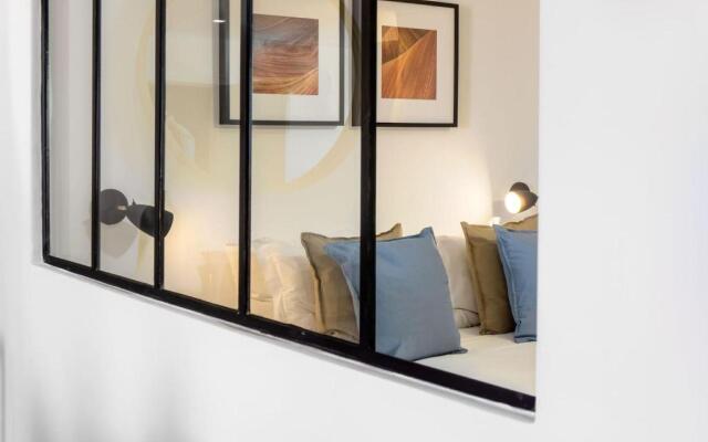 Lovelystay - Turquoise River View I