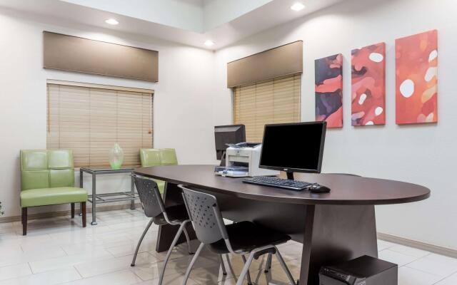 Hawthorn Suites by Wyndham Chandler/Phoenix Area