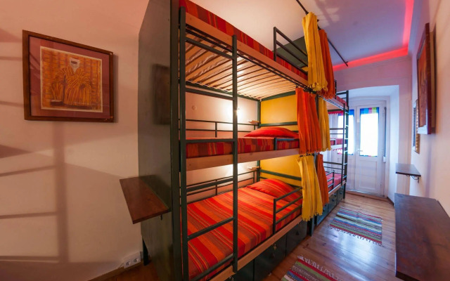 Al-Ushbuna Residence & Hostel