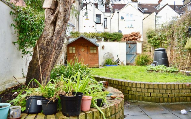 2 Bedroom House in Popular Bristol Neighbourhood