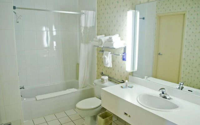 Travelodge Hotel Montreal Airport