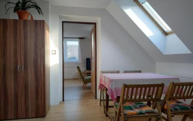 Apartman V Podkrovi