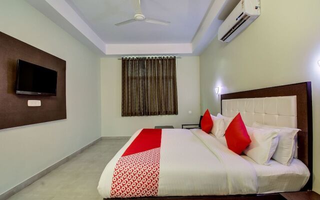 Capital O 16579 Hotel Dream Palace