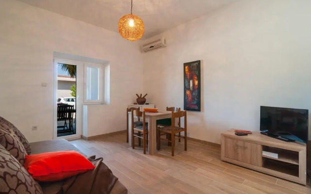 Nice Apartment in Sutivan With Wifi and 1 Bedrooms