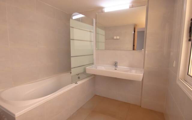 Phaedrus Living Beachfront Villa Mare